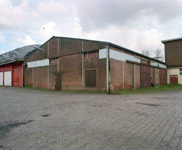 843441 Gezicht op een leegstaand bijgebouw van de voormalige Groenten- en Vruchtenveiling aan de Heycopstraat te ...